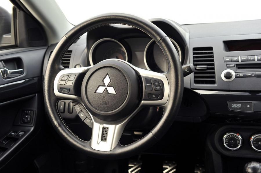  Mitsubishi Lancer Evolution X GSR 2013 года  (фото 25 из 43)